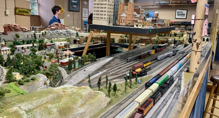 See model trains! Columbia, SC has a free model train museum at AMROC.