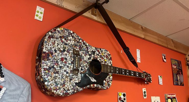 Button guitar